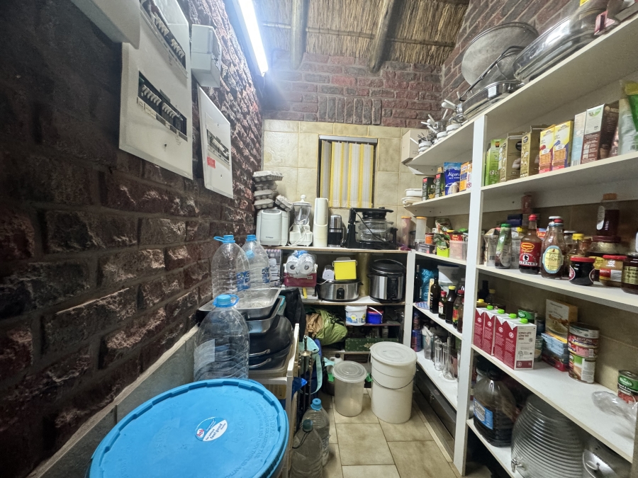 6 Bedroom Property for Sale in Doringkruin North West